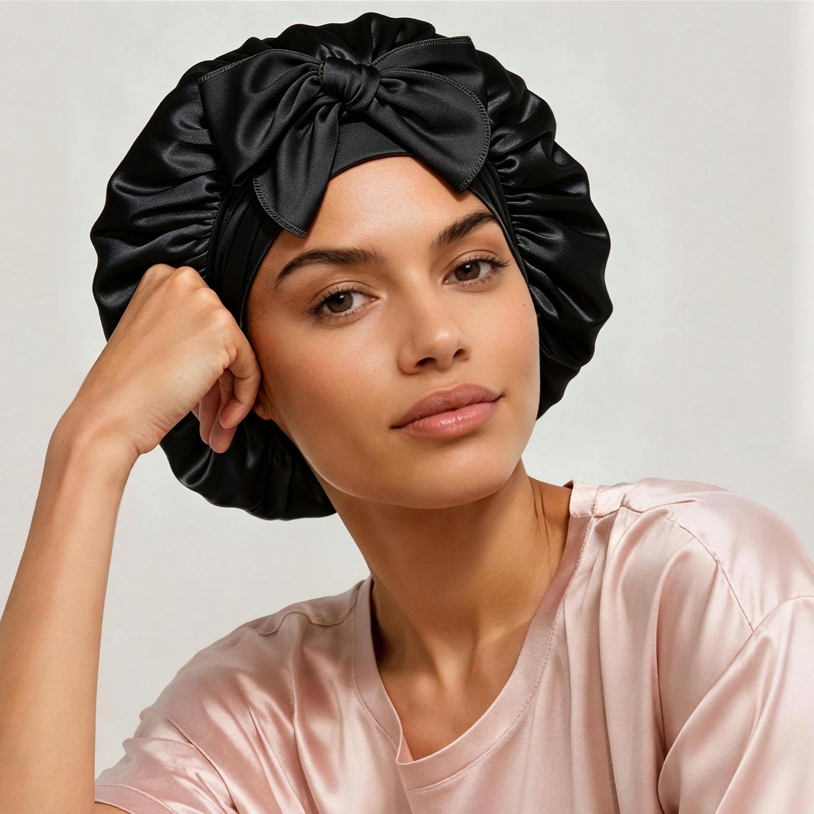 22 MOMME 6A Mulberry Silk Bonnet with Tie Band - Black